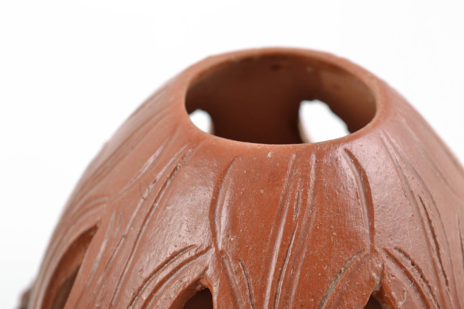 Небольшая ваза в виде яйца с лепным декором красивая коричневая ручной работы фото 3