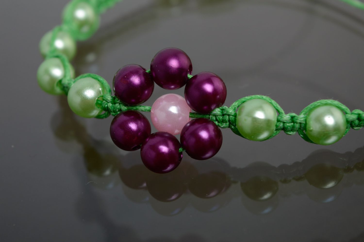 Bracelet en macramé avec perles céramiques vert fait main cadeau pour femme photo 2
