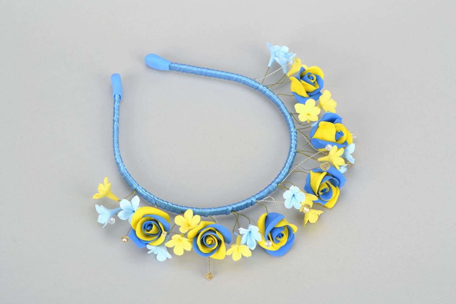 Grinalda para cabelo de flores em cores azul e amarela foto 3