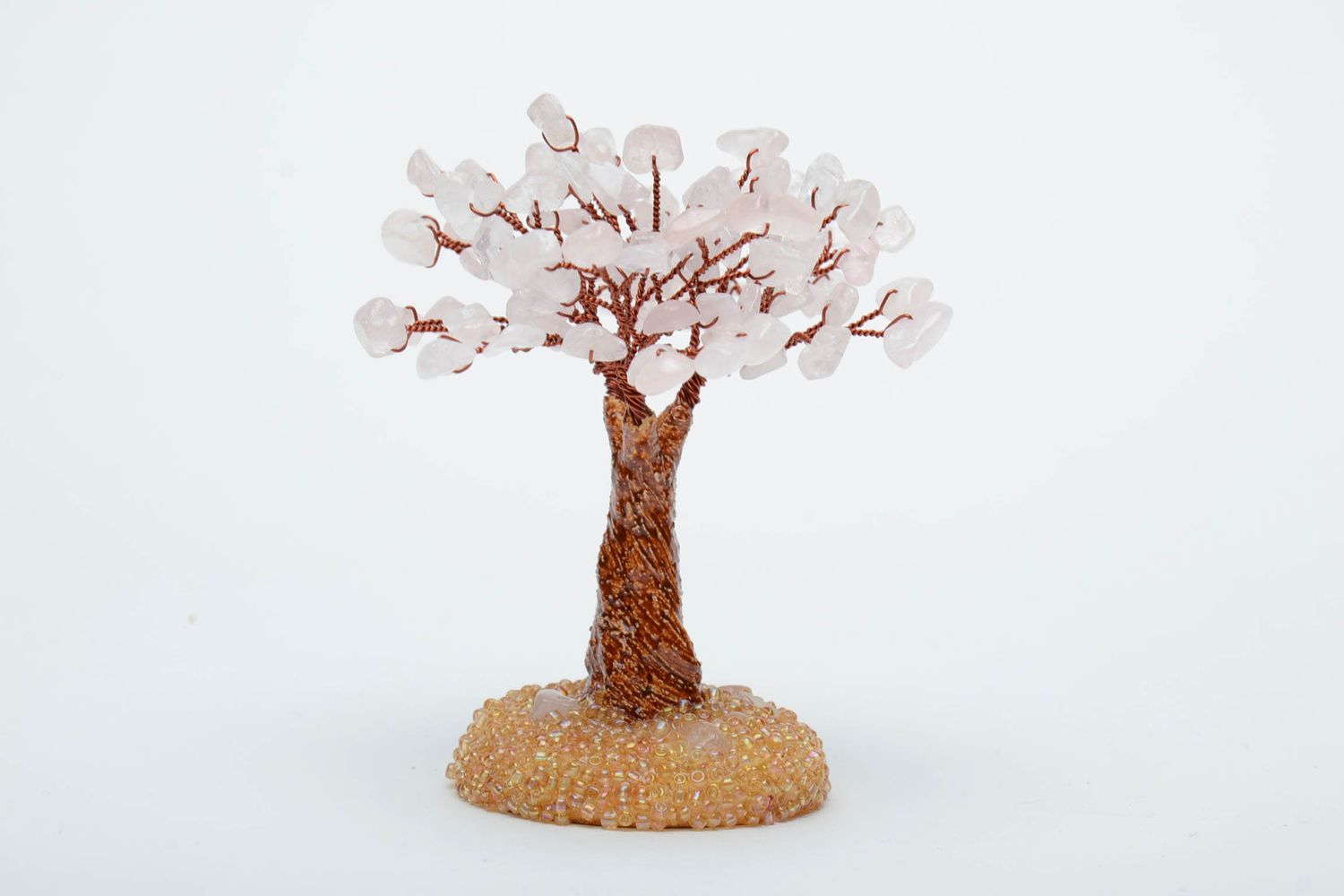 Миниатюрное дерево с натуральными камнями розовым кварцем фото 2