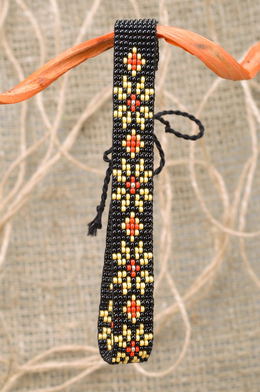 Collar trenzado de abalorios checos negro y amarillo con flores bonito ancho artesanal foto 1