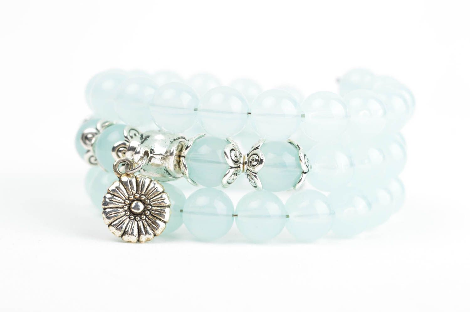 Bracelet perles acryliques Bijou fait main bleu clair Accessoire femme design photo 2