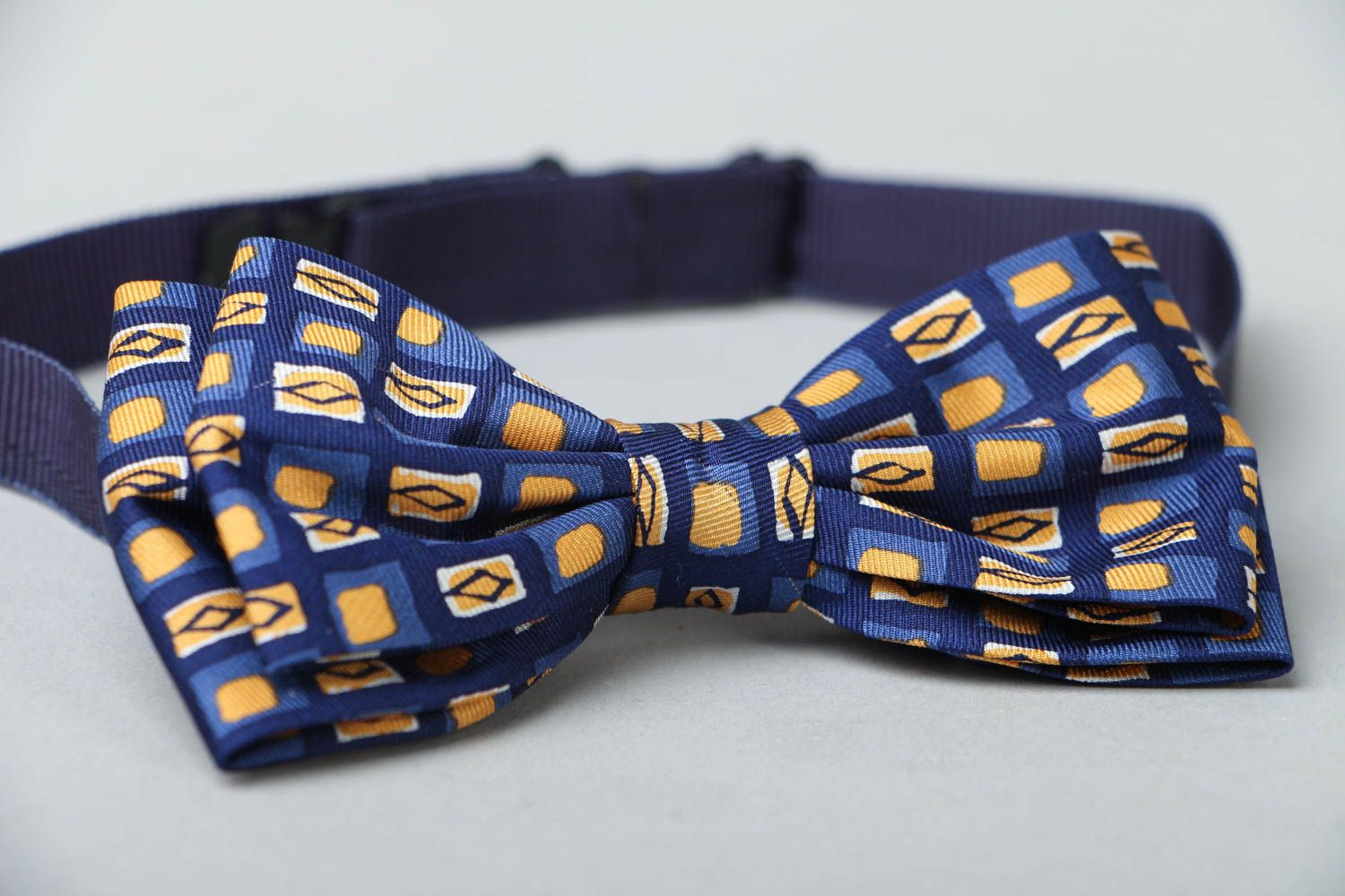 Синий галстук-бабочка ручной работы фото 2