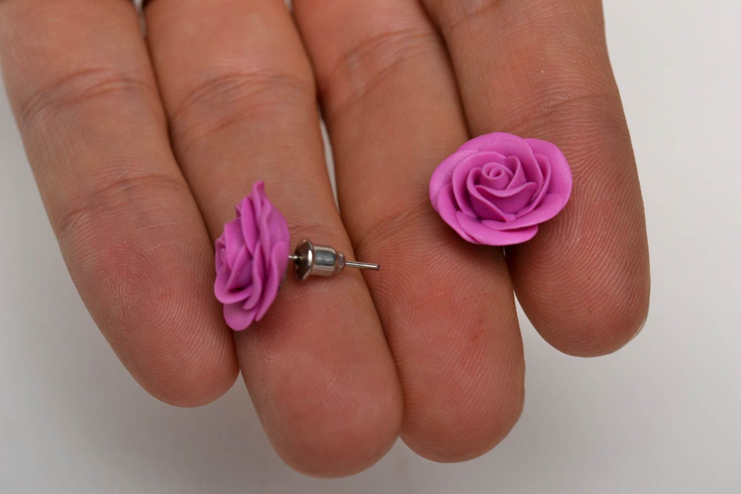Серьги ручной работы серьги гвоздики розовые розы серьги из полимерной глины фото 5