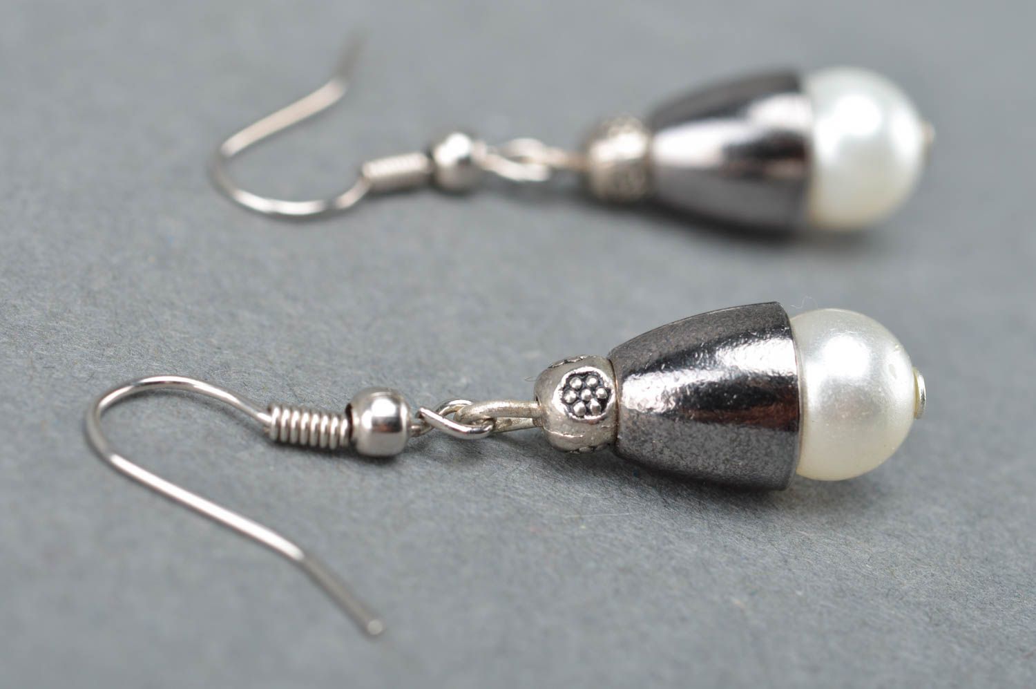 Boucles d'oreilles en métal faites main avec perles d'imitation originales photo 4