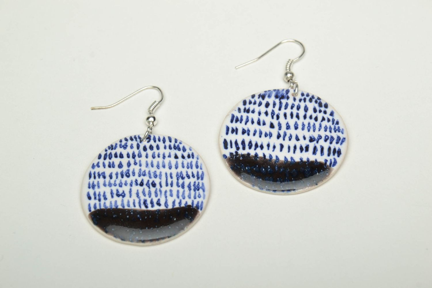 Round ceramic earrings painted with enamels photo 2