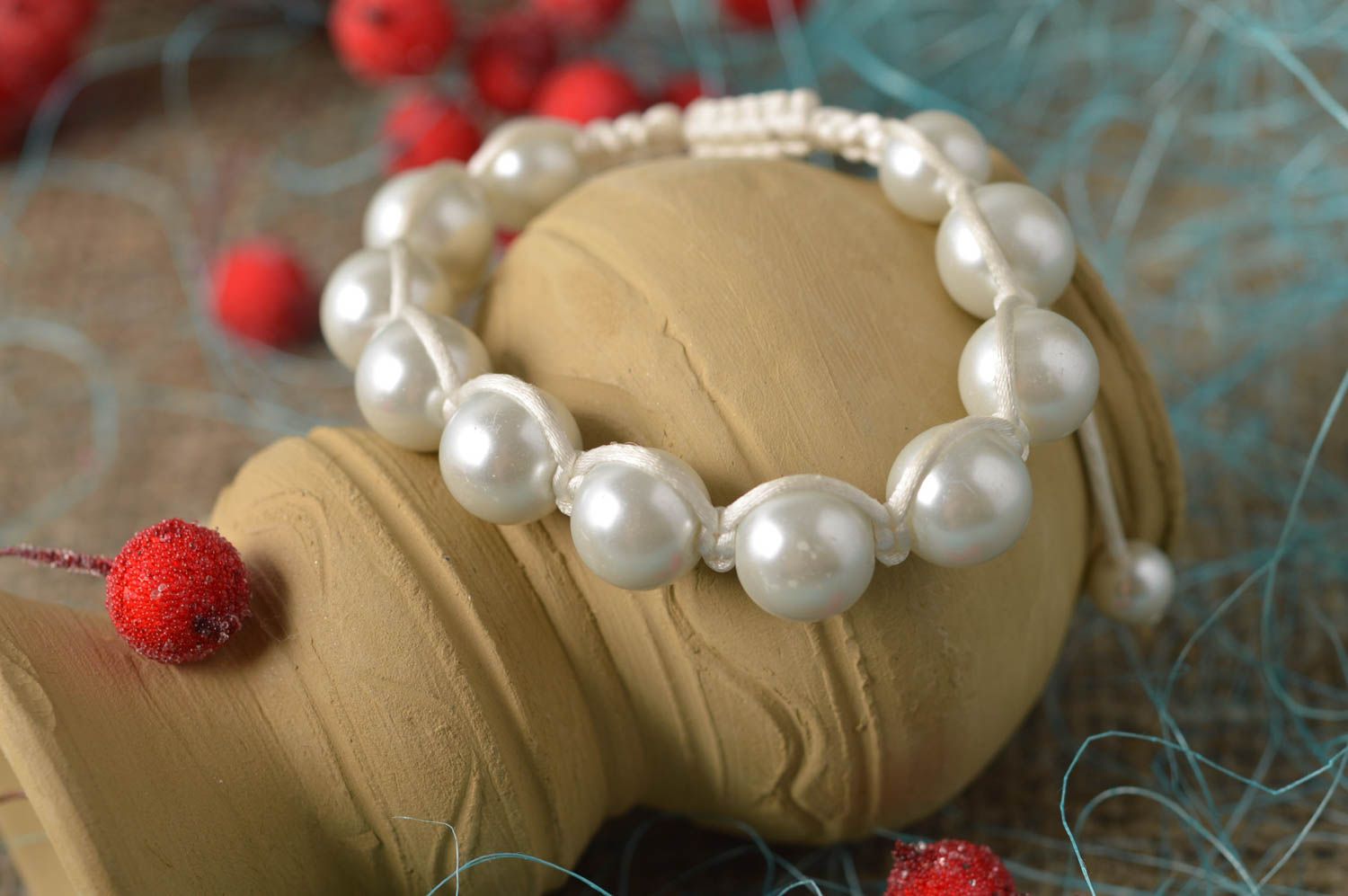Bracelet blanc Bijou fait main cordon et perles céramiques Cadeau femme photo 1
