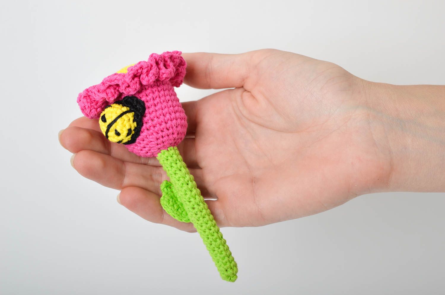 Rassel Spielzeug handmade Häkel Kuscheltier Geschenk Idee Blume aus Stoff schön foto 5