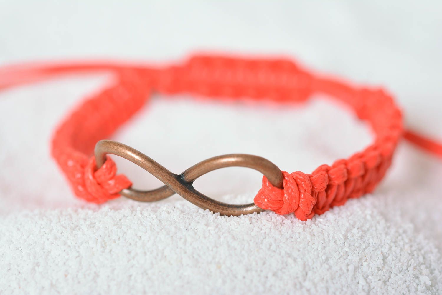 Bracelet tressé en lacet ciré Bijou fait main rouge avec infini Cadeau femme photo 1