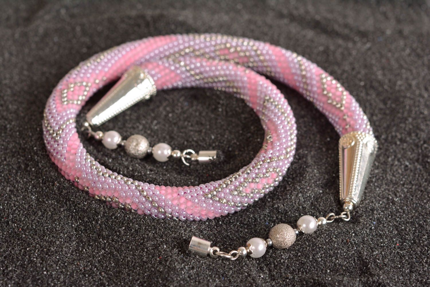 Collier spirale rose tendre Bijou fait main en perles de rocaille Cadeau femme photo 3
