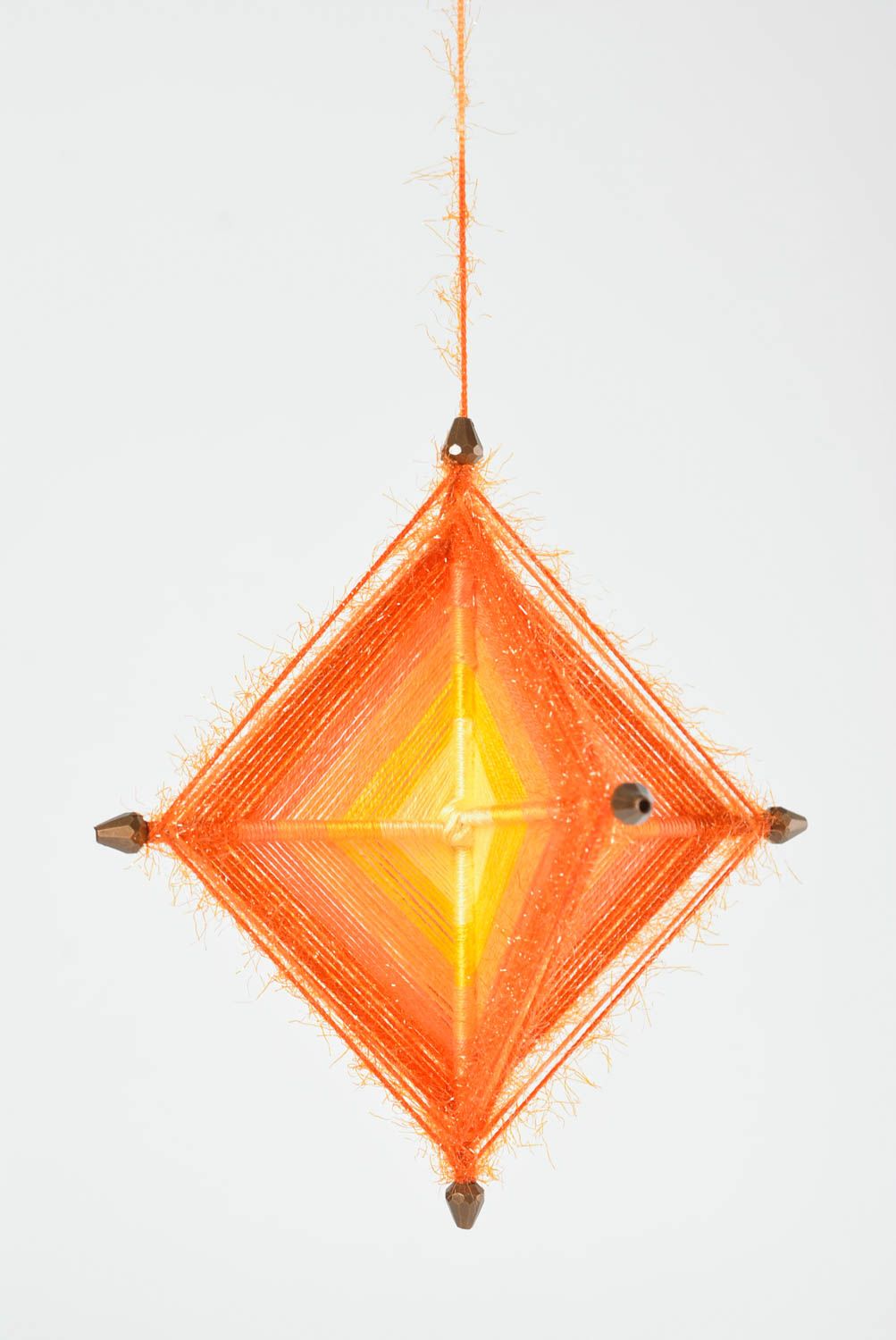 Мандала из ниток оранжевая ручной работы настенный декор панно на стену фото 1