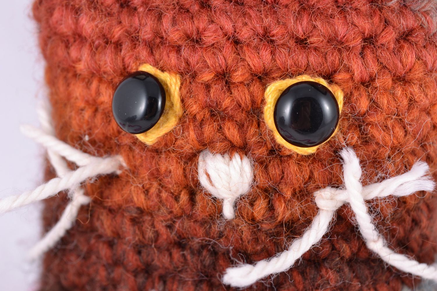 Petit doudou tricoté en coton, laine, acrylique brun fait main pour enfant Chat photo 2