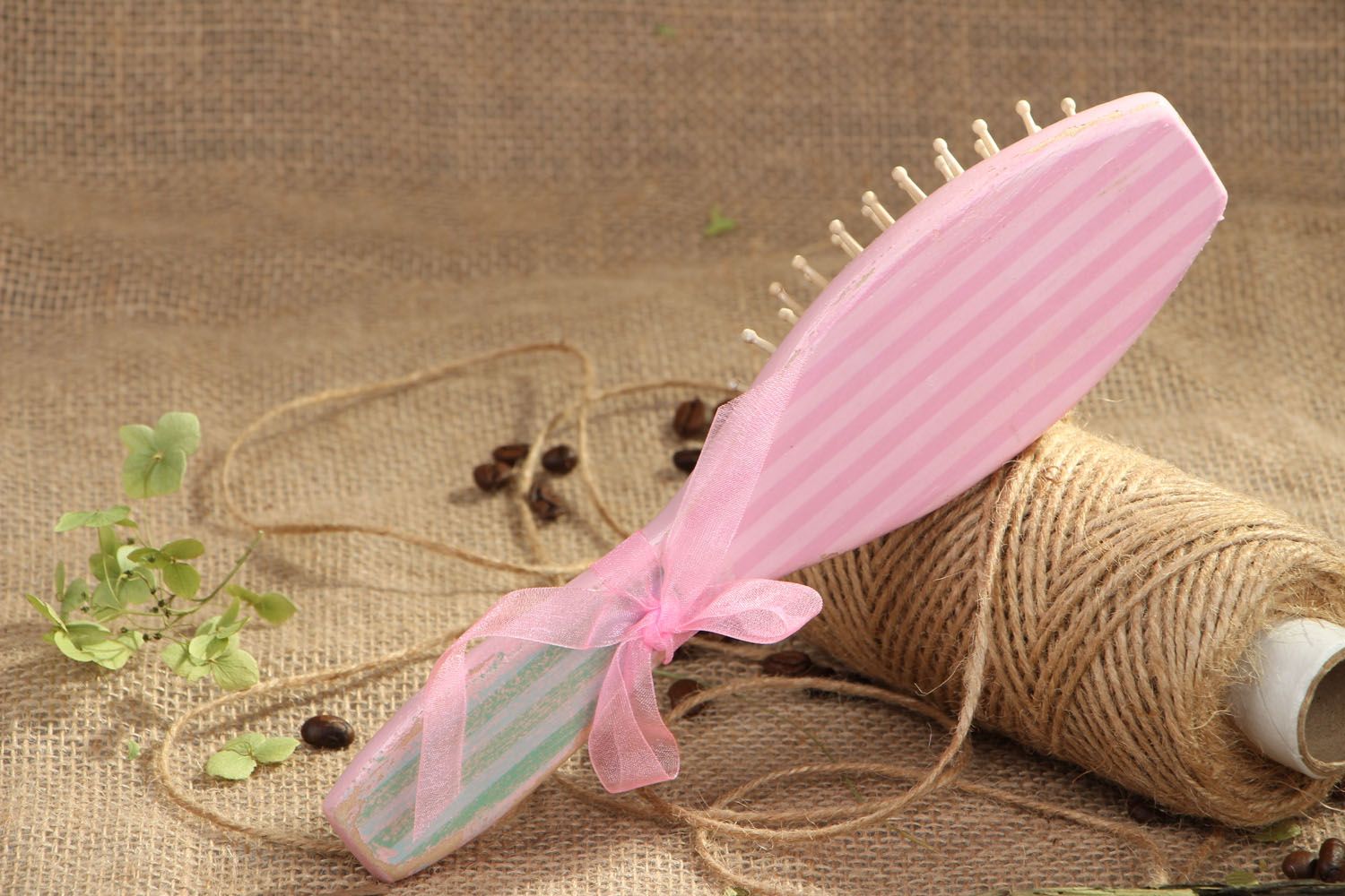 Brosse à cheveux en bois rose technique serviettage photo 4