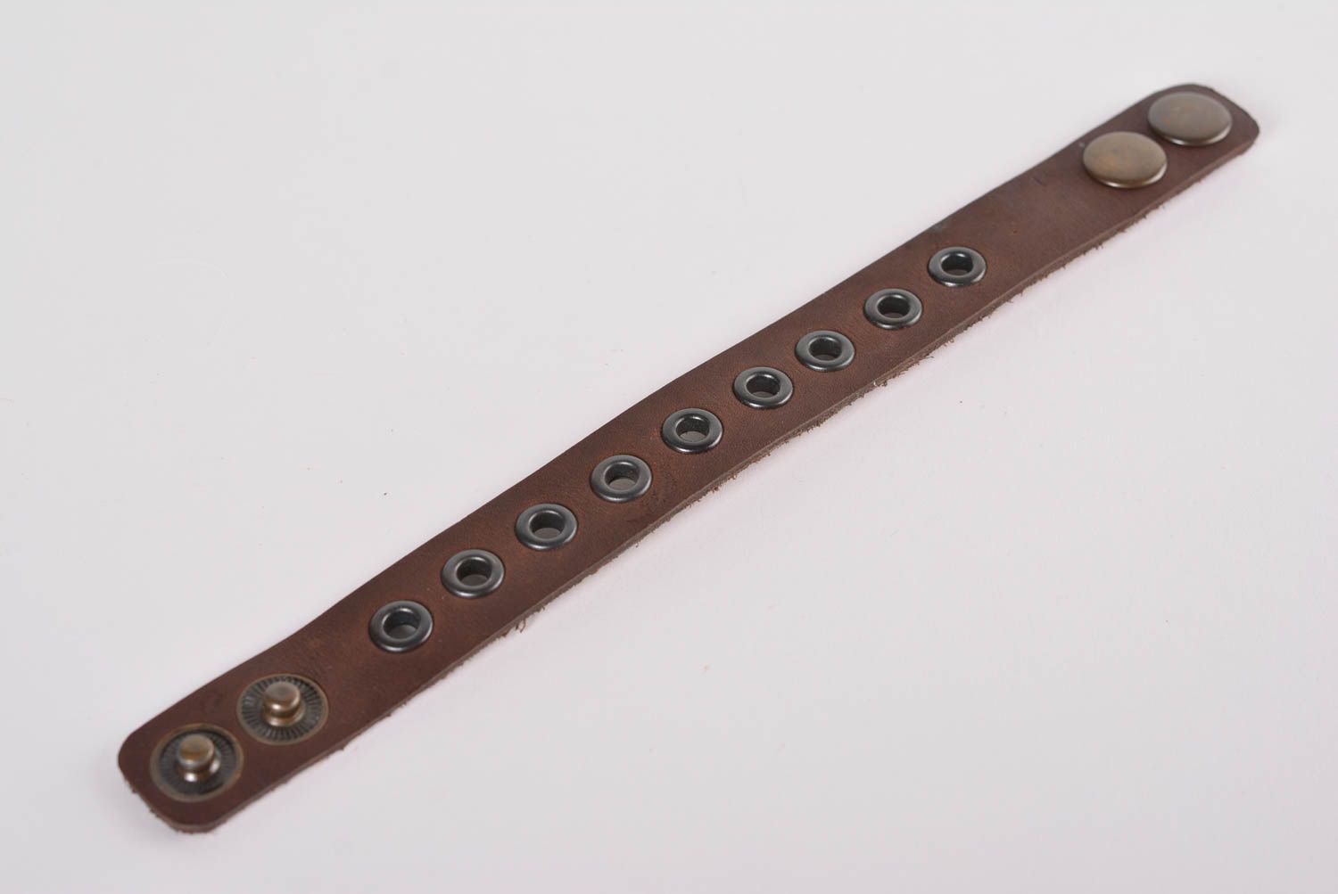 Bracelet cuir large marron fait main Bijoux originaux Accessoire pour femme photo 4