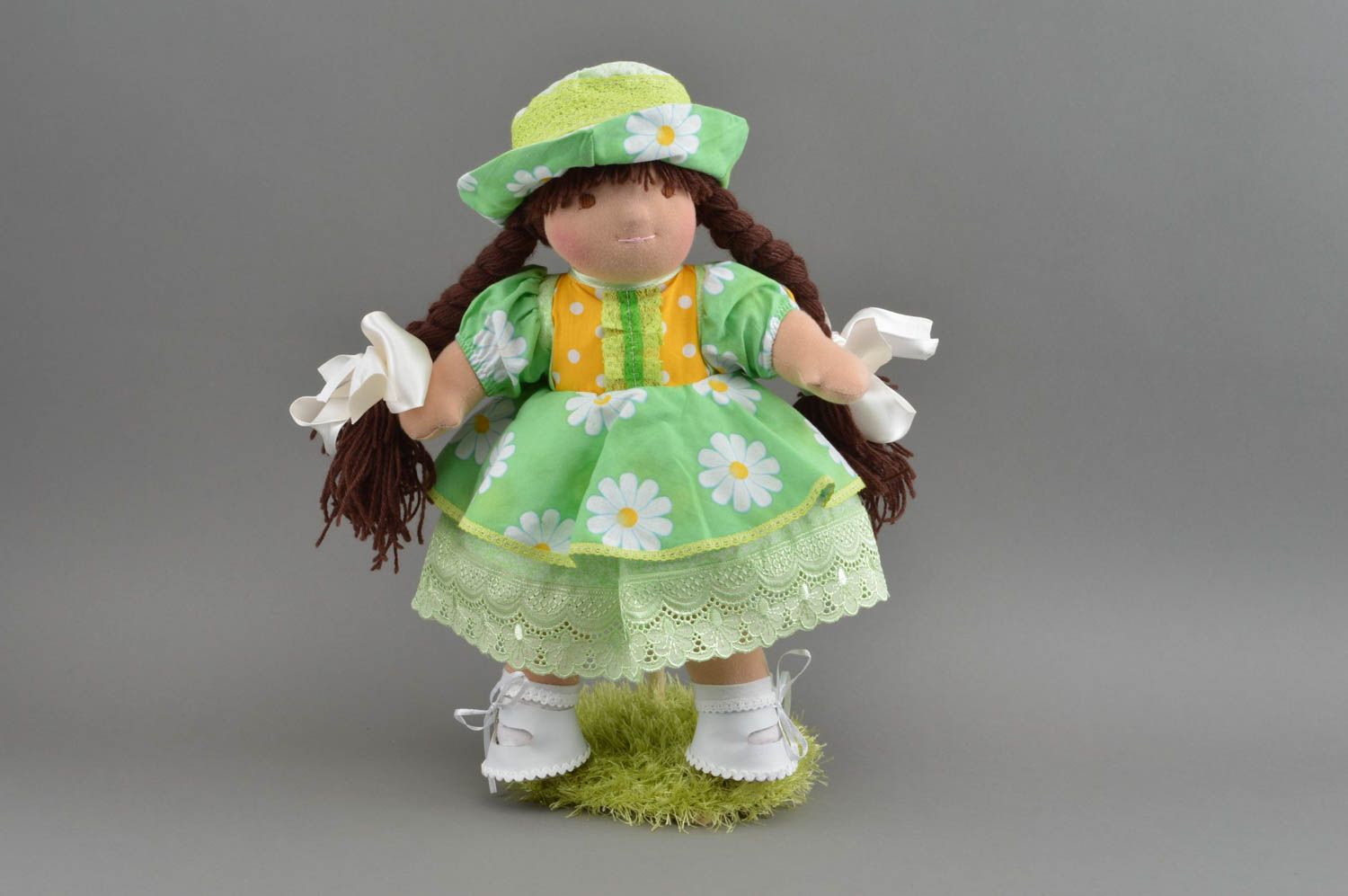 Хлопковое платье с панамой для куклы зеленые в цветочек 2 изделия ручной работы фото 1