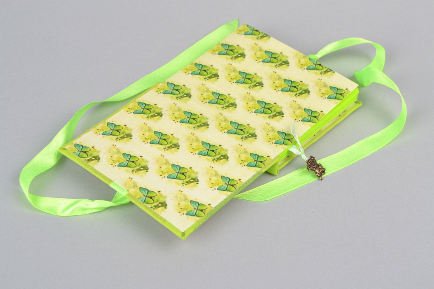 Handmade small square notebook with soft green cover with bears and ribbons photo 3