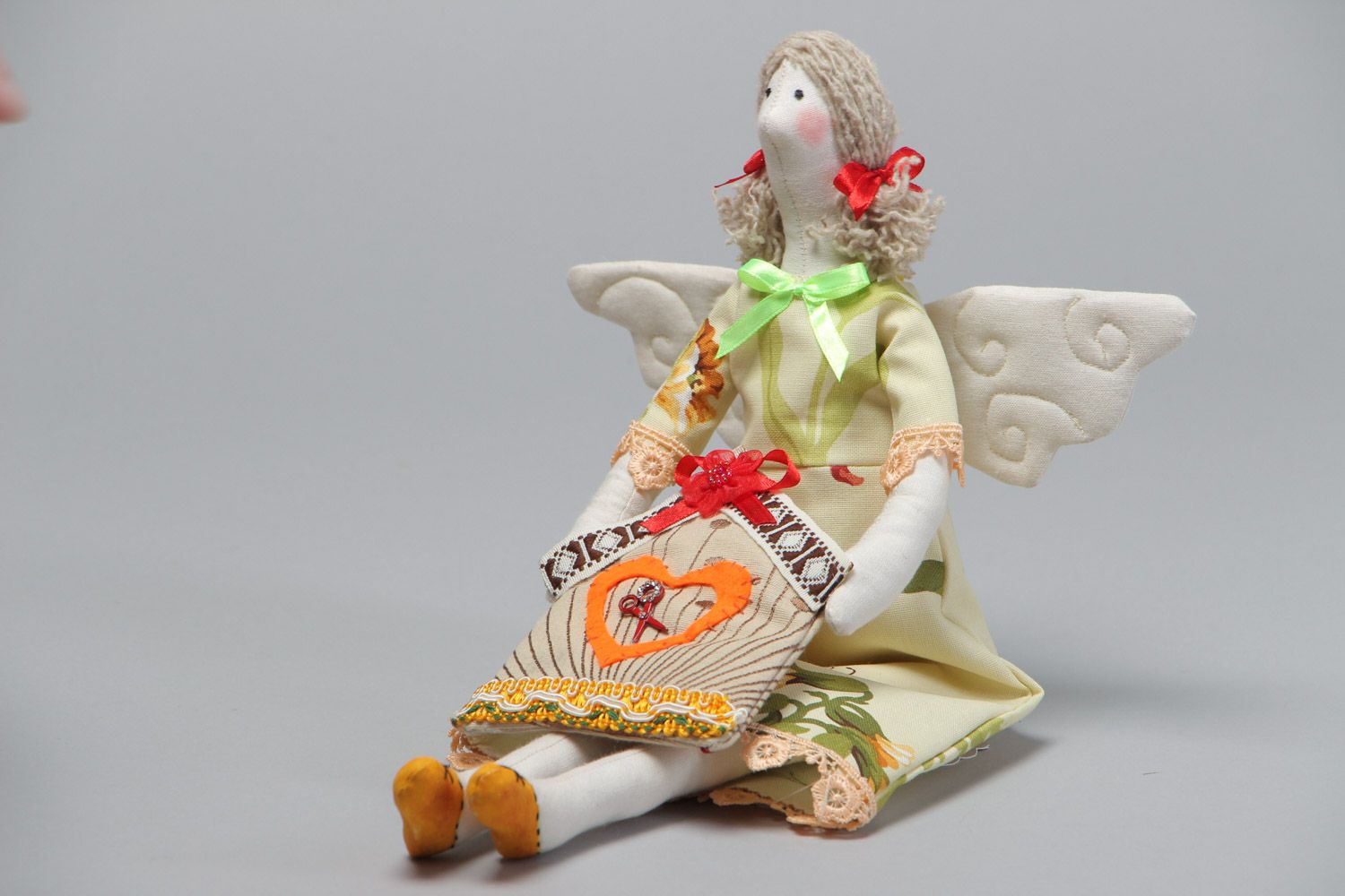 Игрушка для девочек из ткани ангел кукла с крыльями небольшая ручной работы фото 2