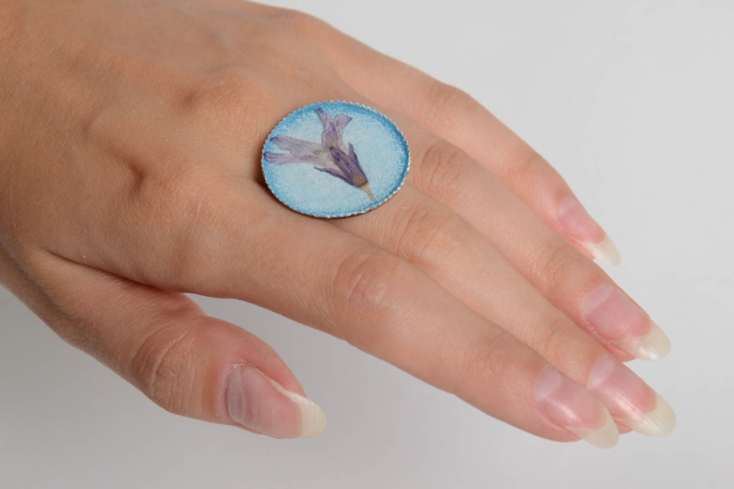 Кольцо ручной работы с цветком кольцо из эпоксидной смолы модное кольцо  фото 2