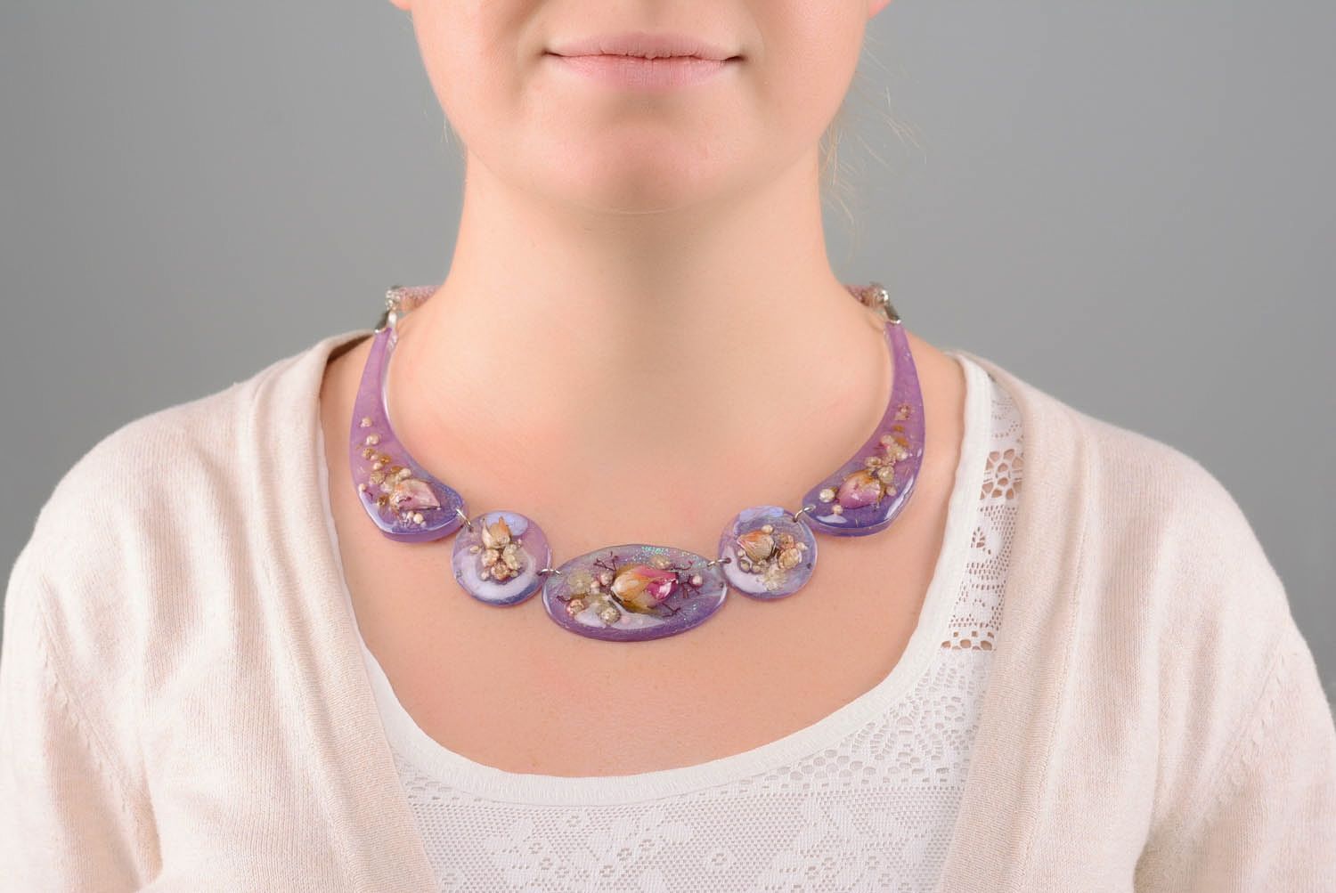 Acrylic necklace with dried flowers photo 3