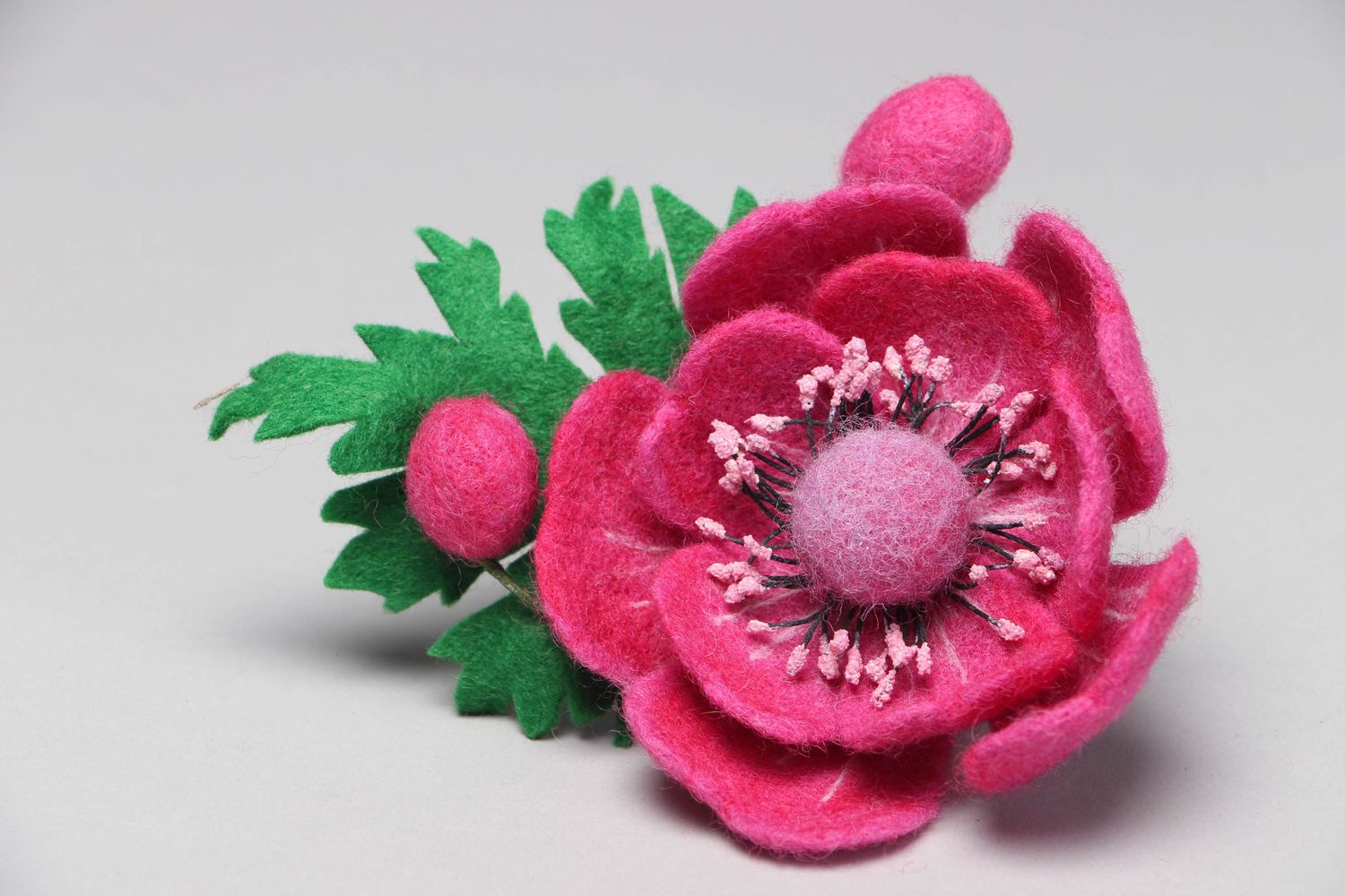 Broche boutonnière en laine en forme de fleur photo 1