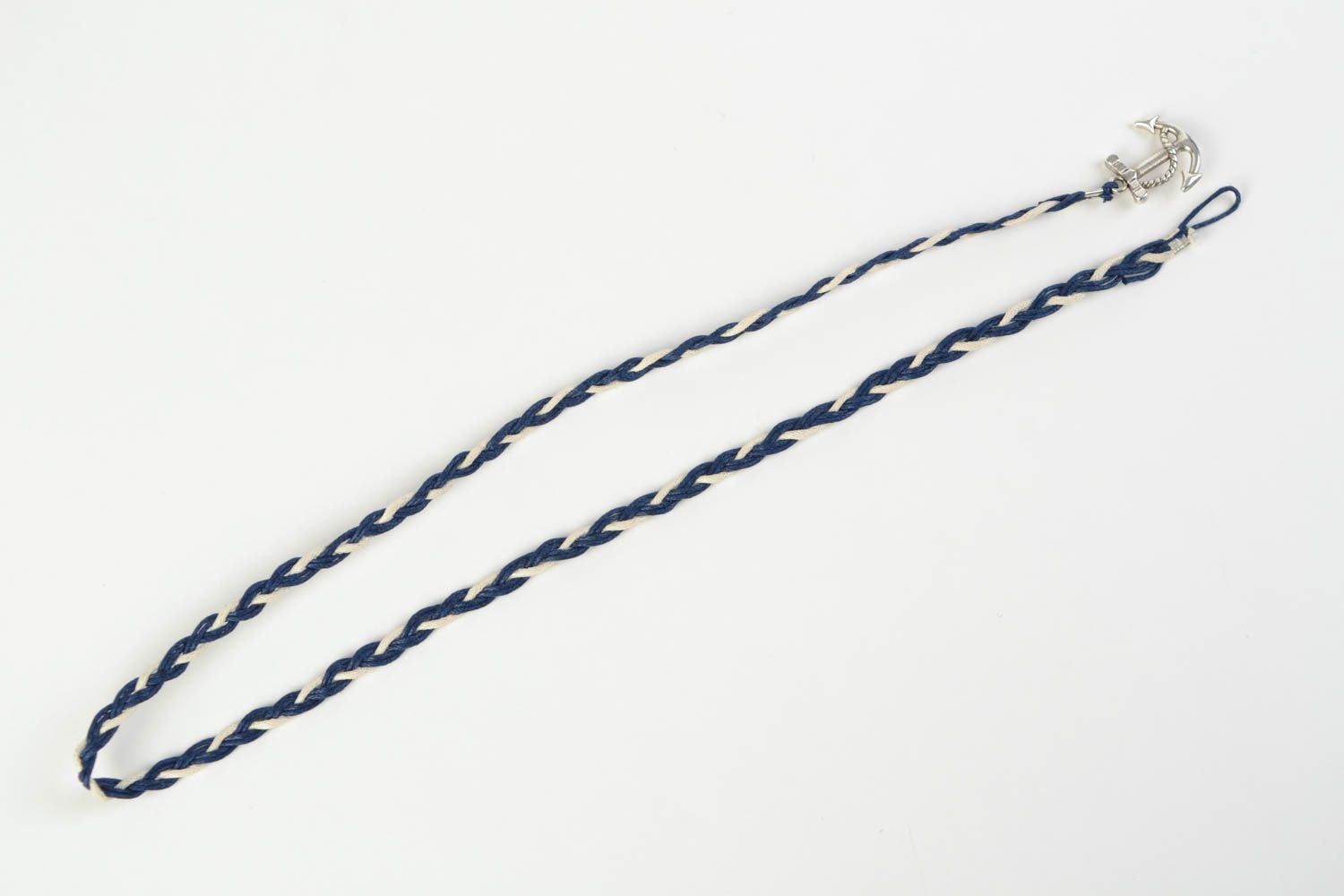 Браслет из вощеного шнурка синий с белым с подвеской якорем ручной работы фото 5