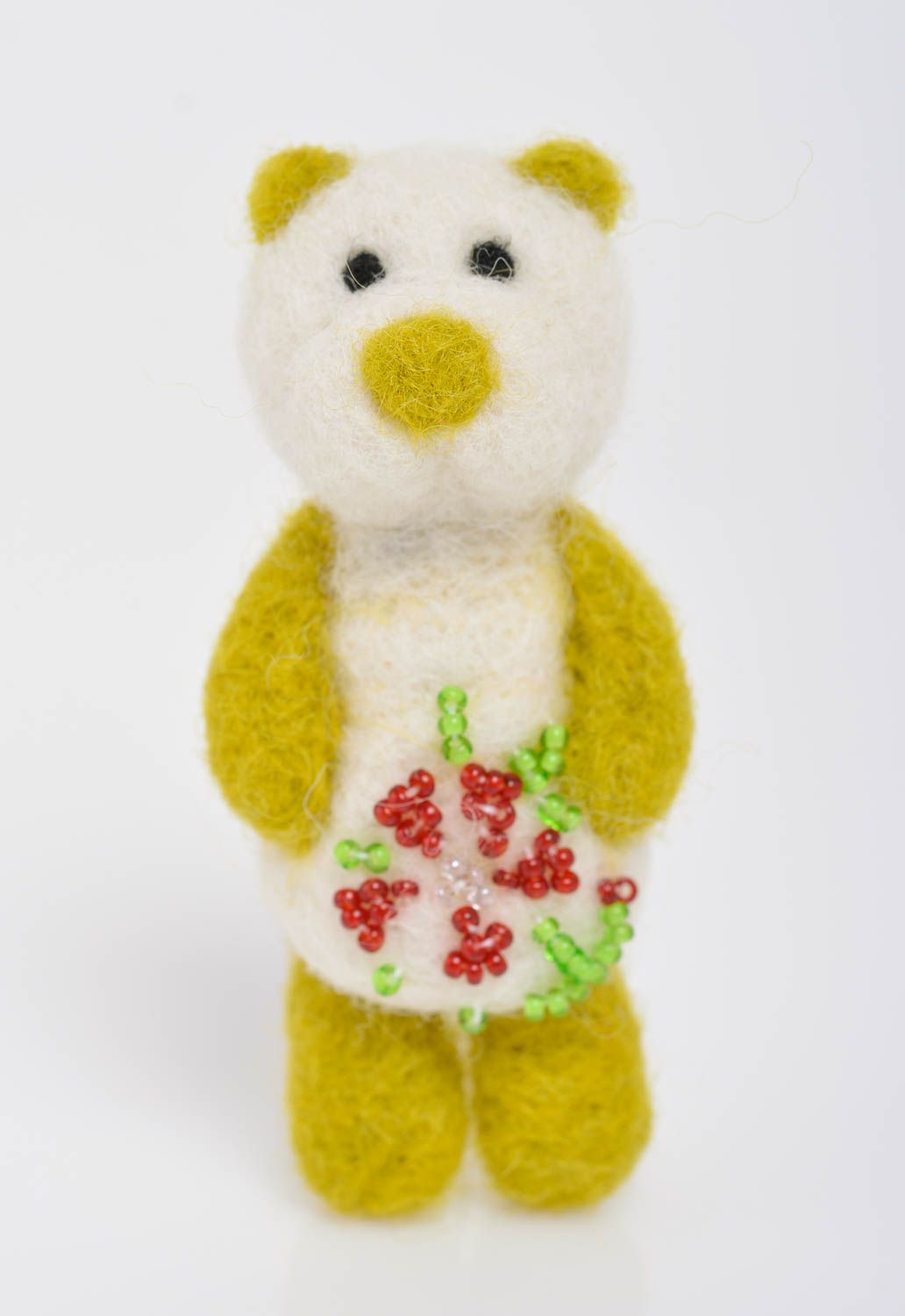 Broche en laine feutrée ours jaune avec perles de rocaille faite main originale photo 1