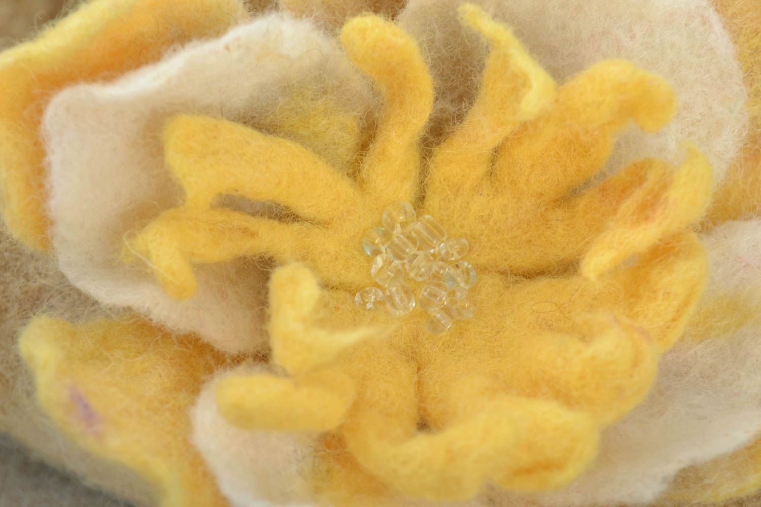 Chaussons pour femme beige en laine faits main technique de feutrage cadeau photo 2