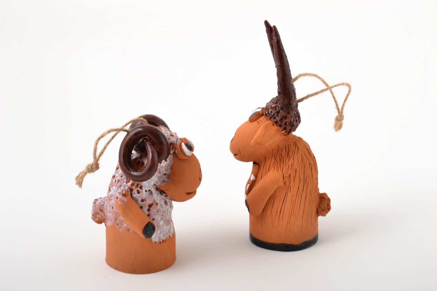 Колокольчики из глины керамика ручной работы фигурки колокольчики коза и баран фото 4