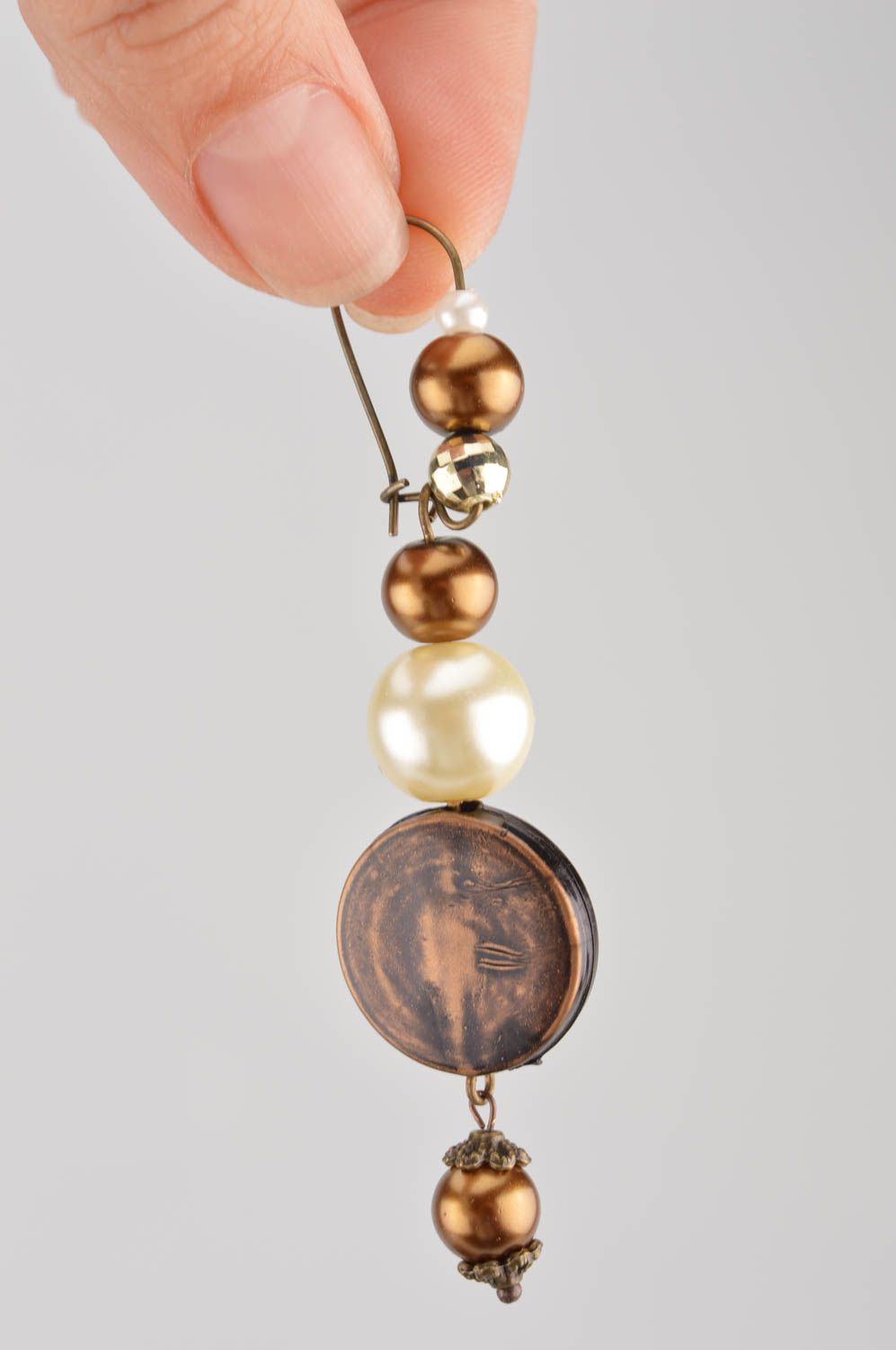 Schöne originelle lange Ohrringe aus Perlen in Braun handmade Schmuck für Frauen foto 3