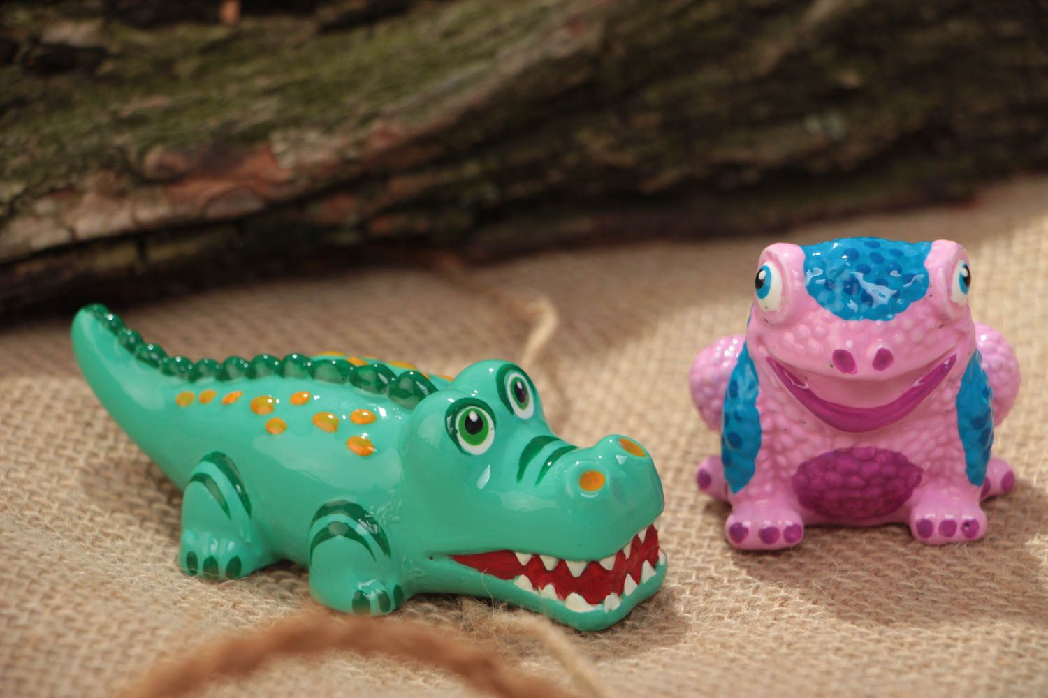 Bright painted handmade plaster statuettes set 2 pieces Crocodile and Frog photo 1