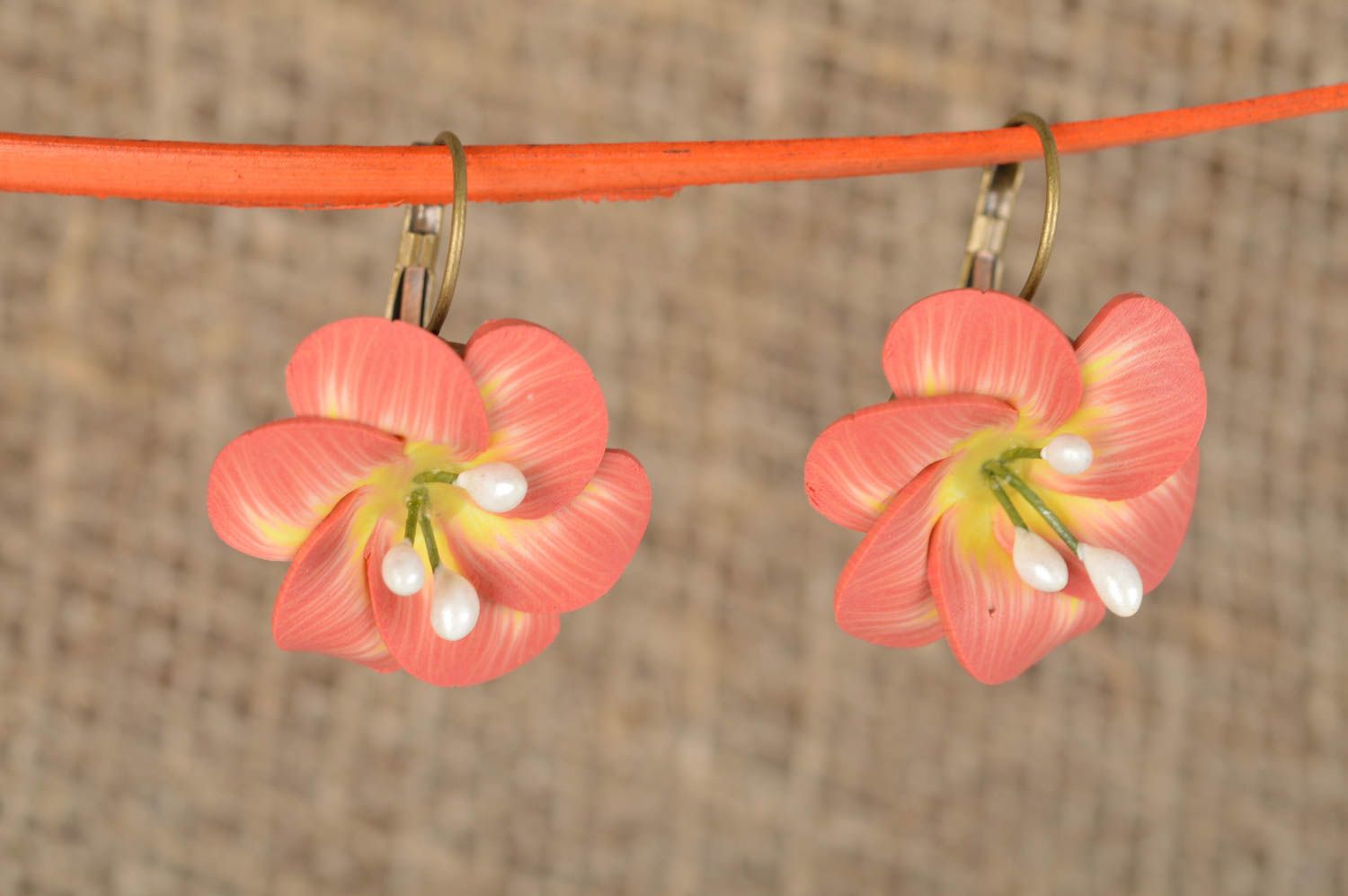 Handmade Blumen Ohrringe aus Polymerton Designer Schmuck Accessoire für Frauen foto 1