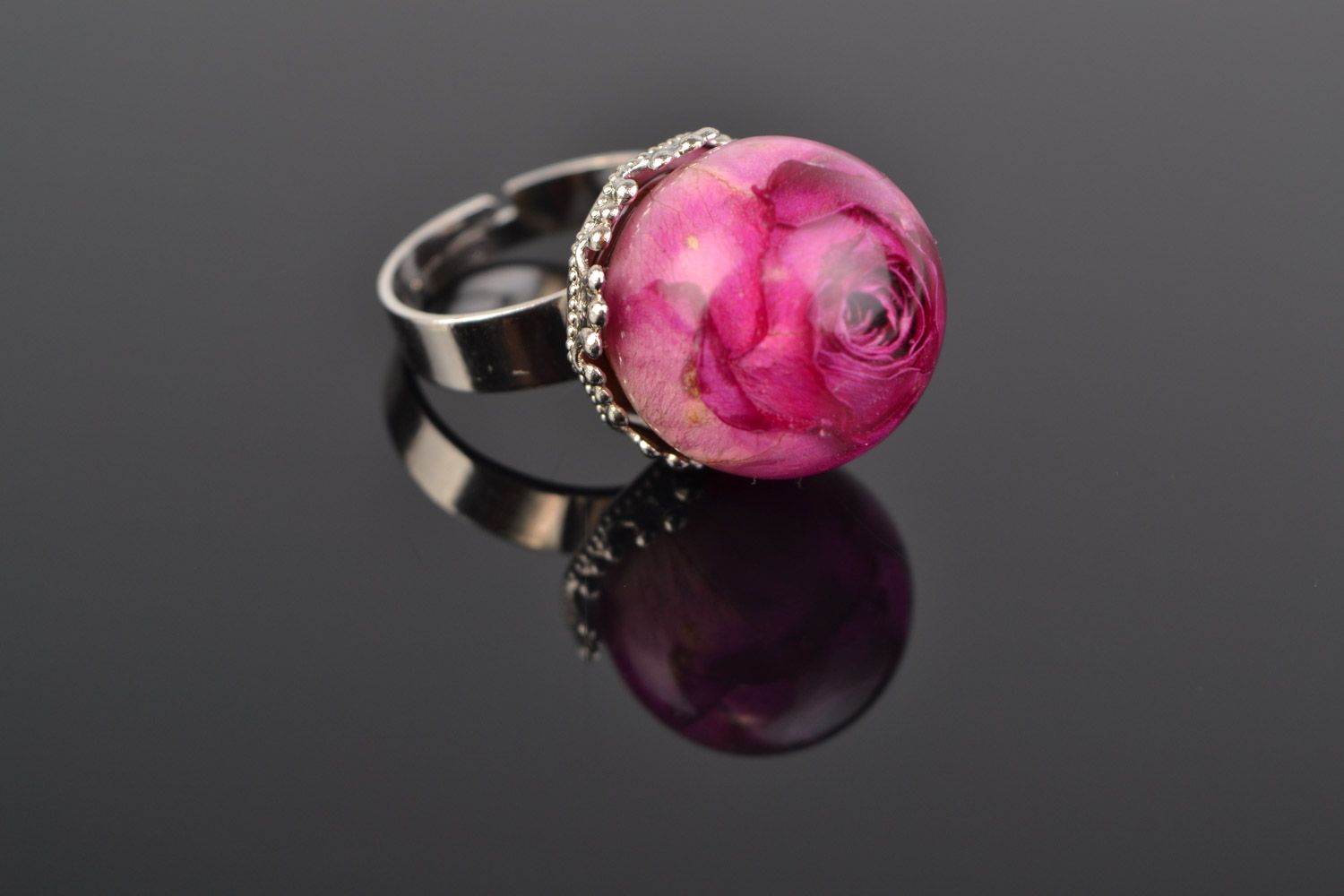 Handmade botanical ring of adjustable size with rose coated with epoxy  photo 4