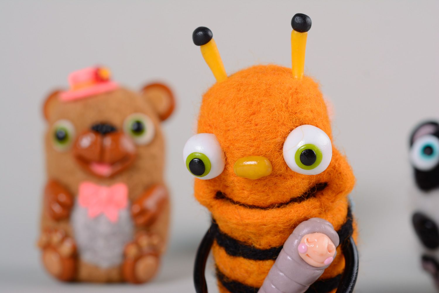 Шерстяная миниатюрная валяная игрушка Пчела фото 4