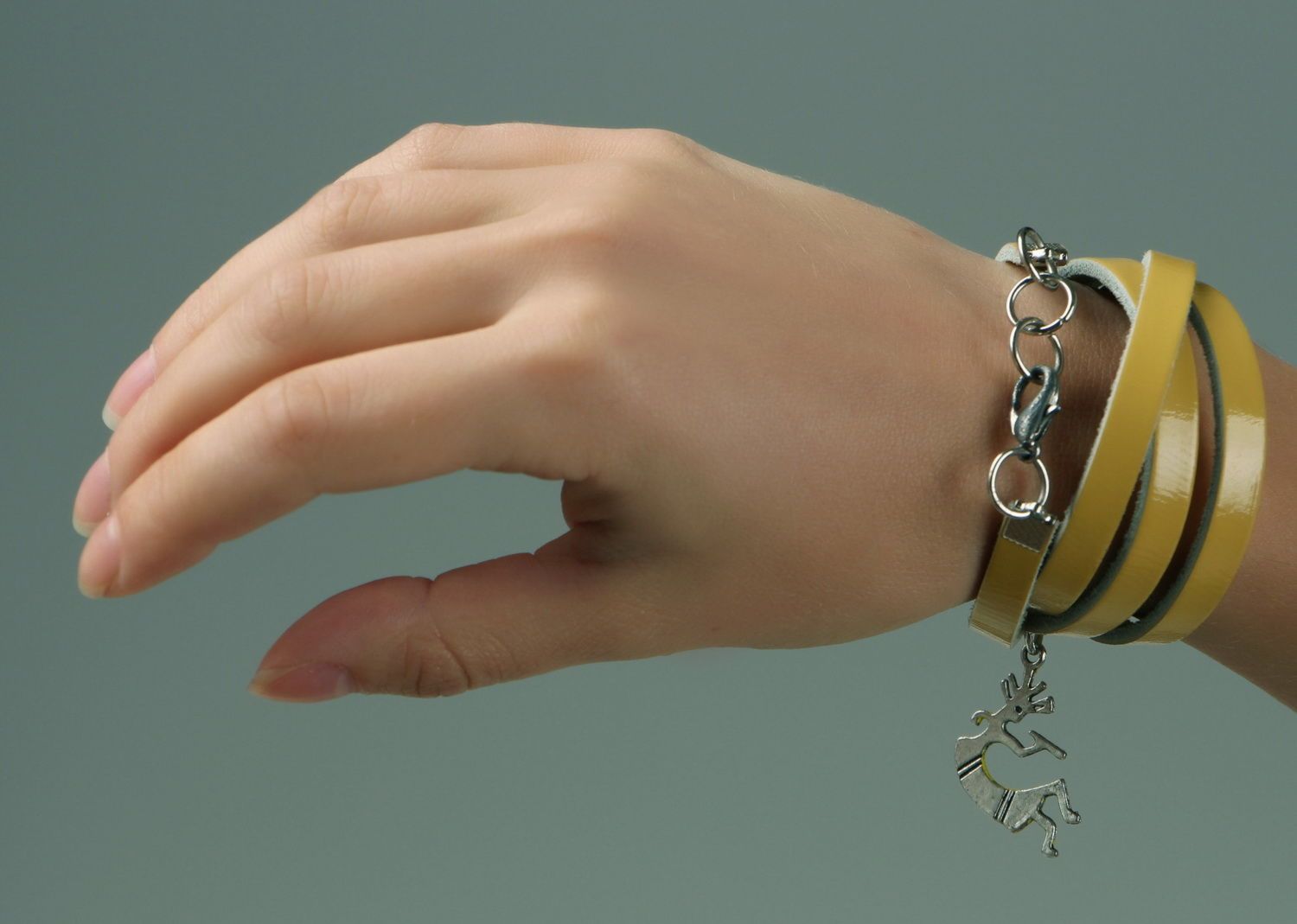 Beige leather bracelet with pendants photo 5