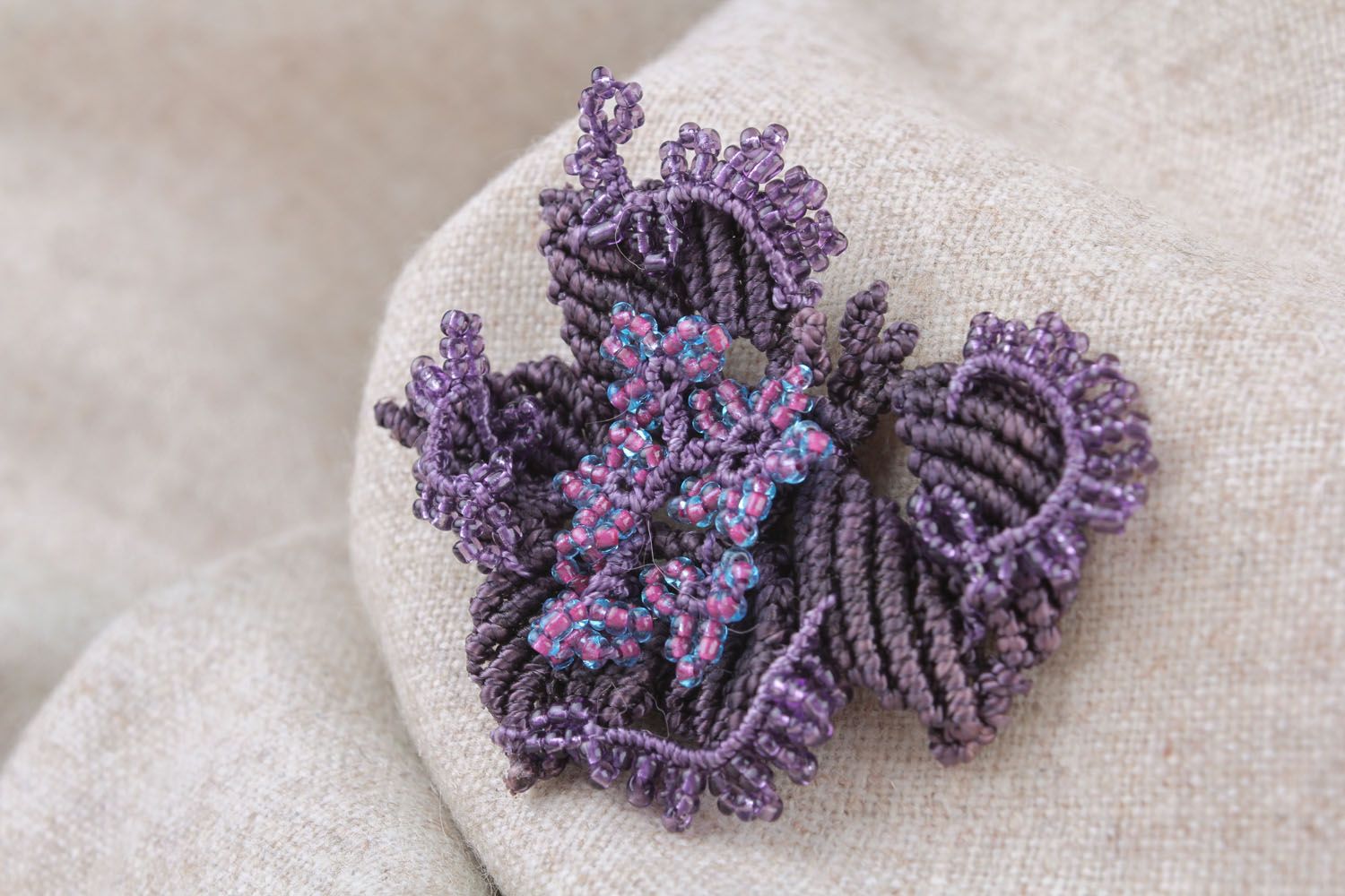 Фиолетовая плетеная брошь Цветок фото 1