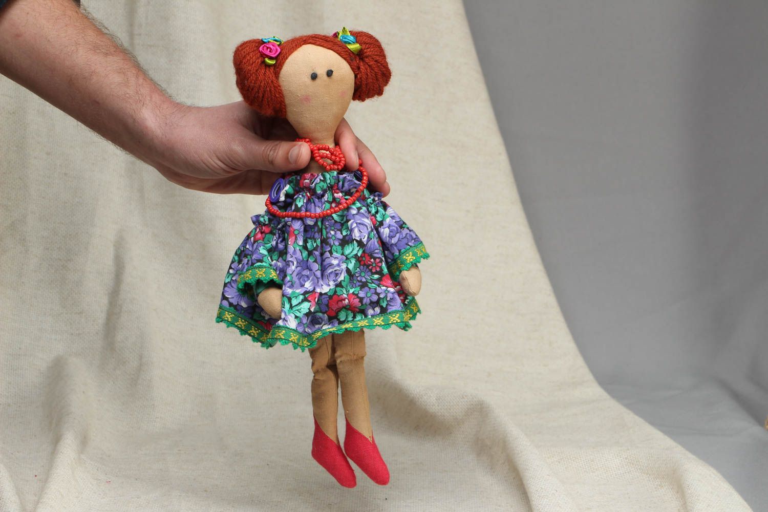 Авторская кукла из хлопковой ткани в сарафане фото 4