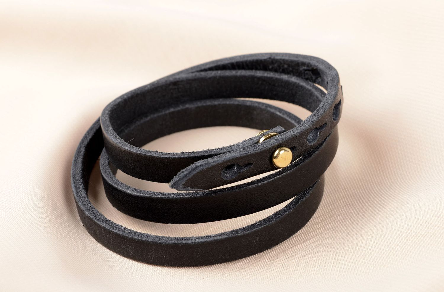 Кожаный браслет украшение ручной работы аксессуар из кожи обмотка на руку черная фото 5