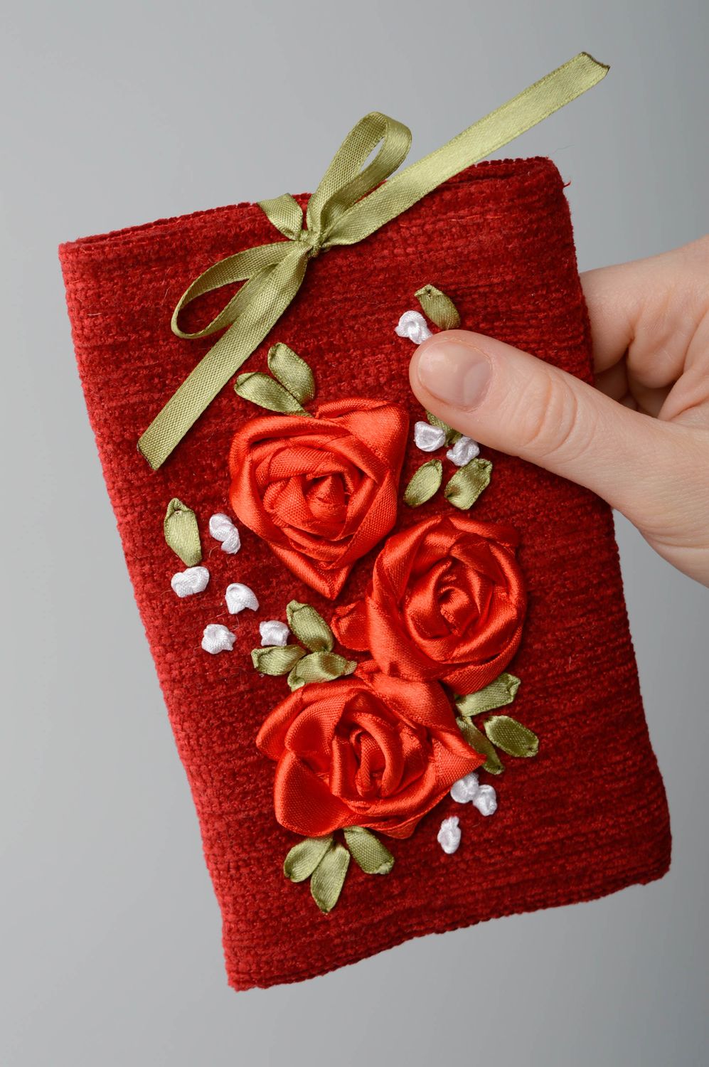 Handmade phone case embroidered with ribbons photo 3