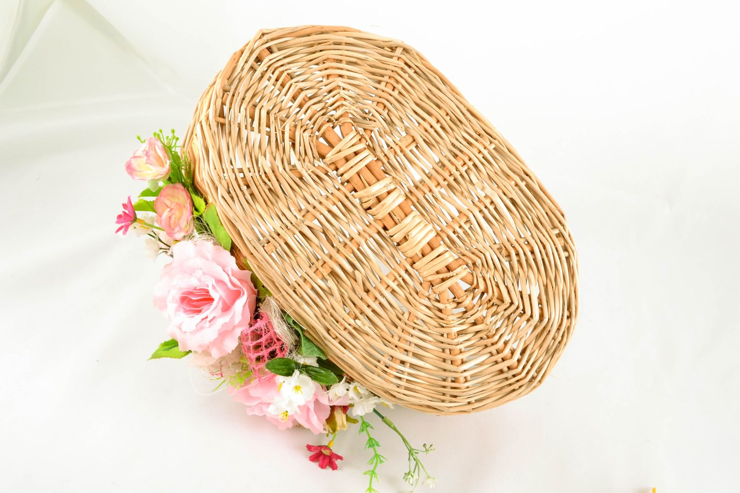 Large woven Easter basket with decor photo 5