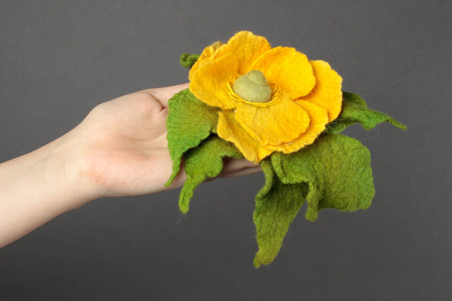 Broche fleur jaune Pince cheveux faite main grande en laine Accessoire femme photo 2