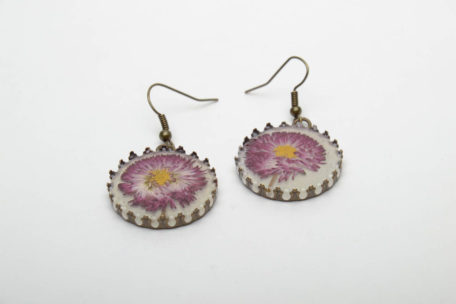 Pendant earrings with real flowers photo 3
