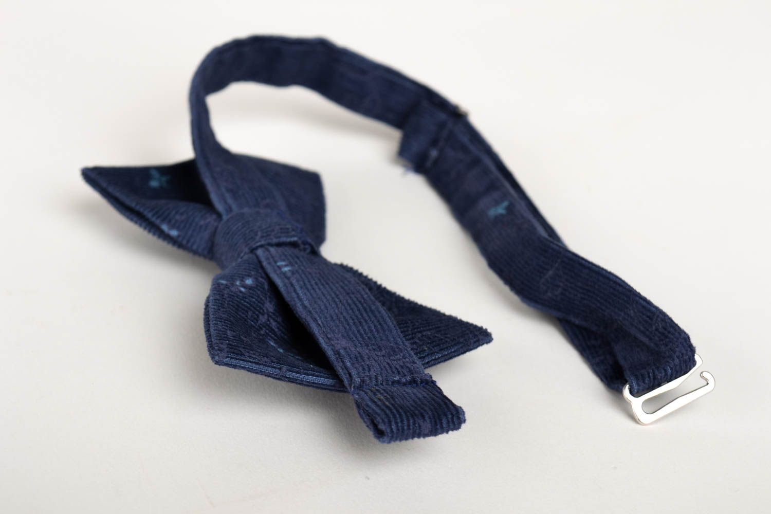 Corbata de lazo artesanal pajarita moderna azul marino accesorio unisex foto 2
