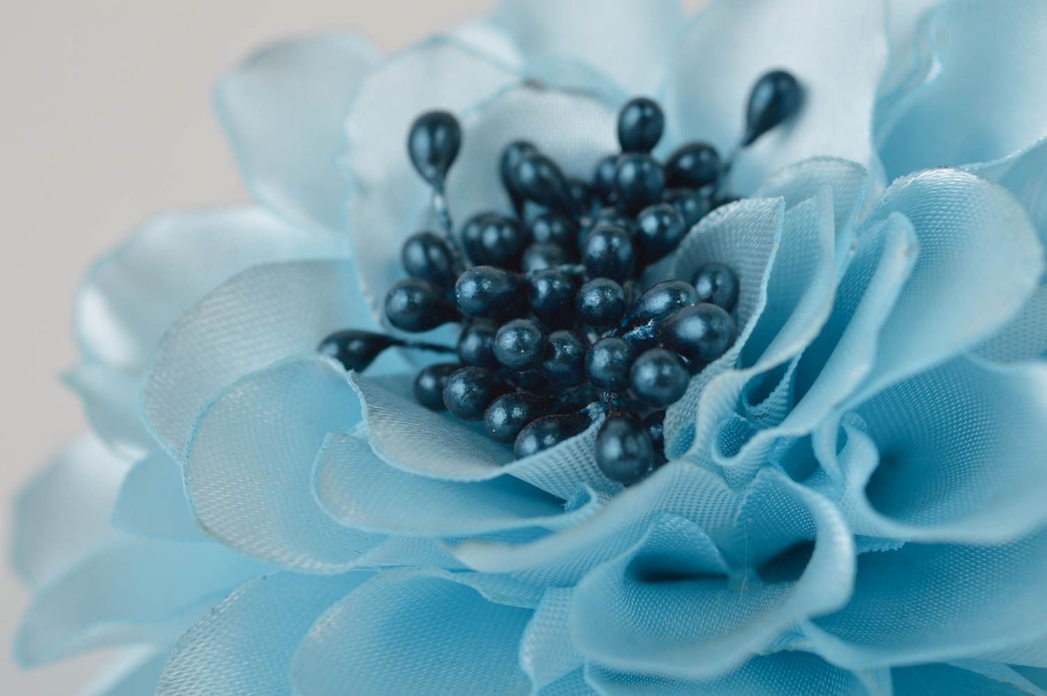 Barrette cheveux fait main Broche fleur Accessoire femme bleu clair en satin photo 2
