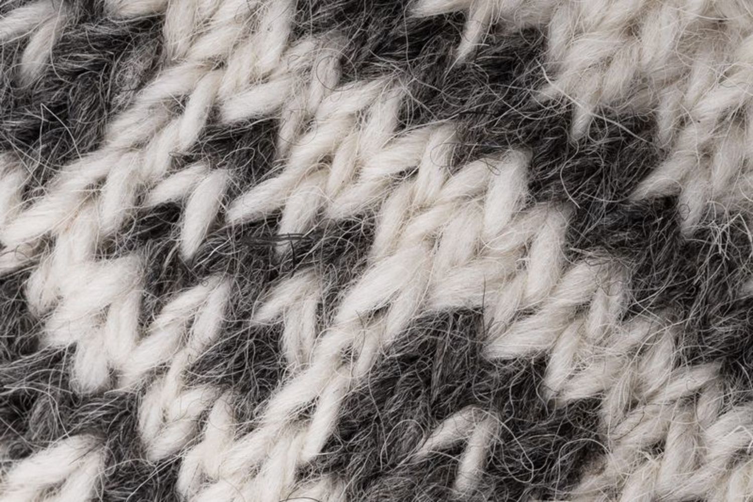 Women's mittens with beautiful pattern photo 4