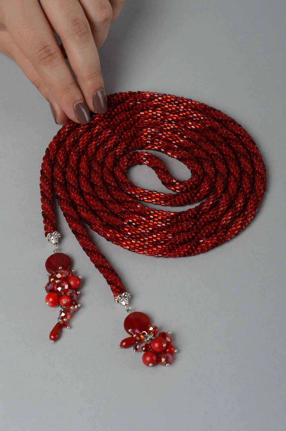 Красный лариат из бисера украшение ручной работы украшение из бисера и бусин фото 5
