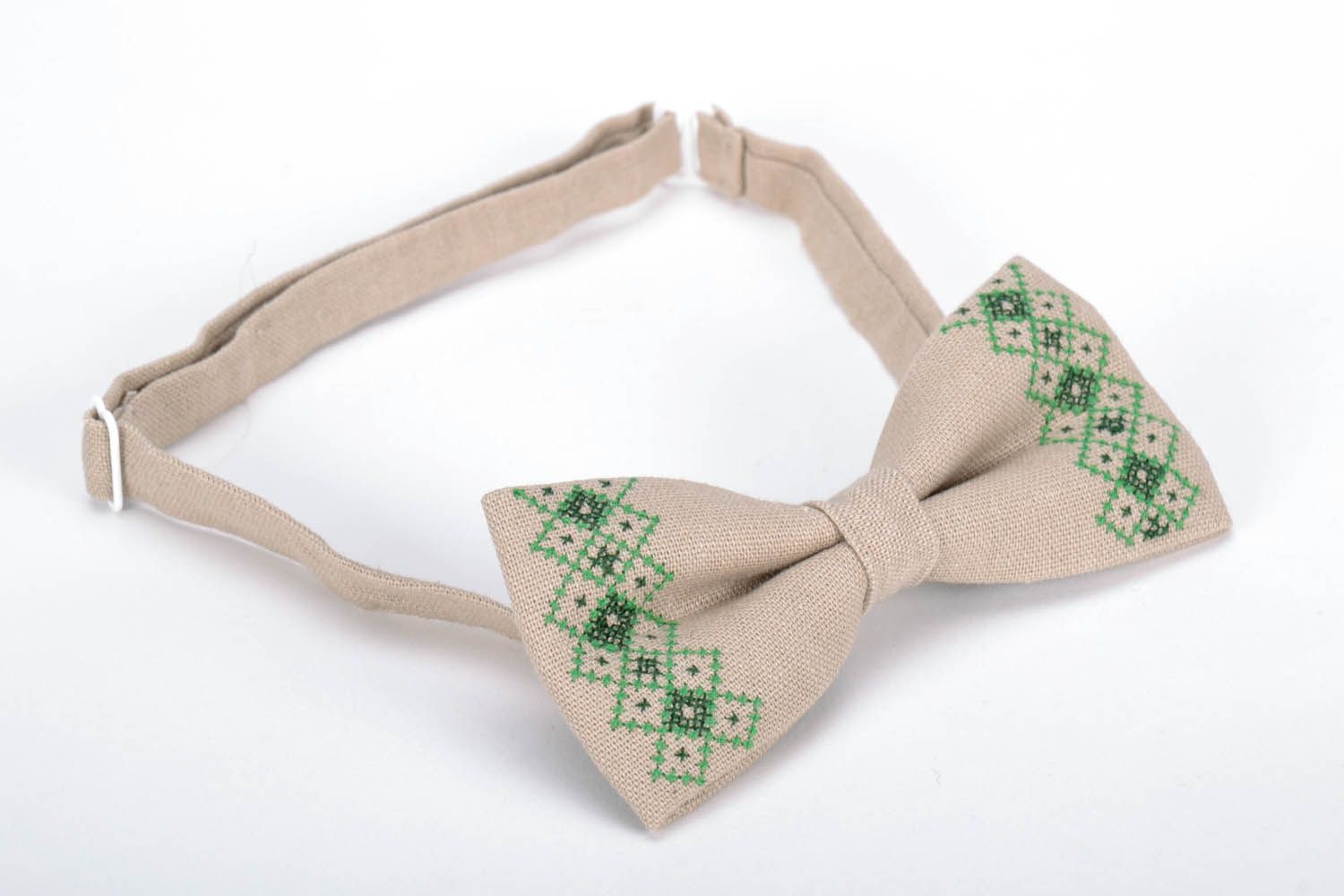 Embroidered bow tie photo 2
