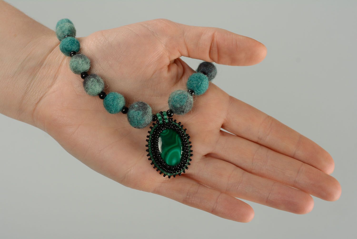 Necklace with felt beads and malachite stone photo 5