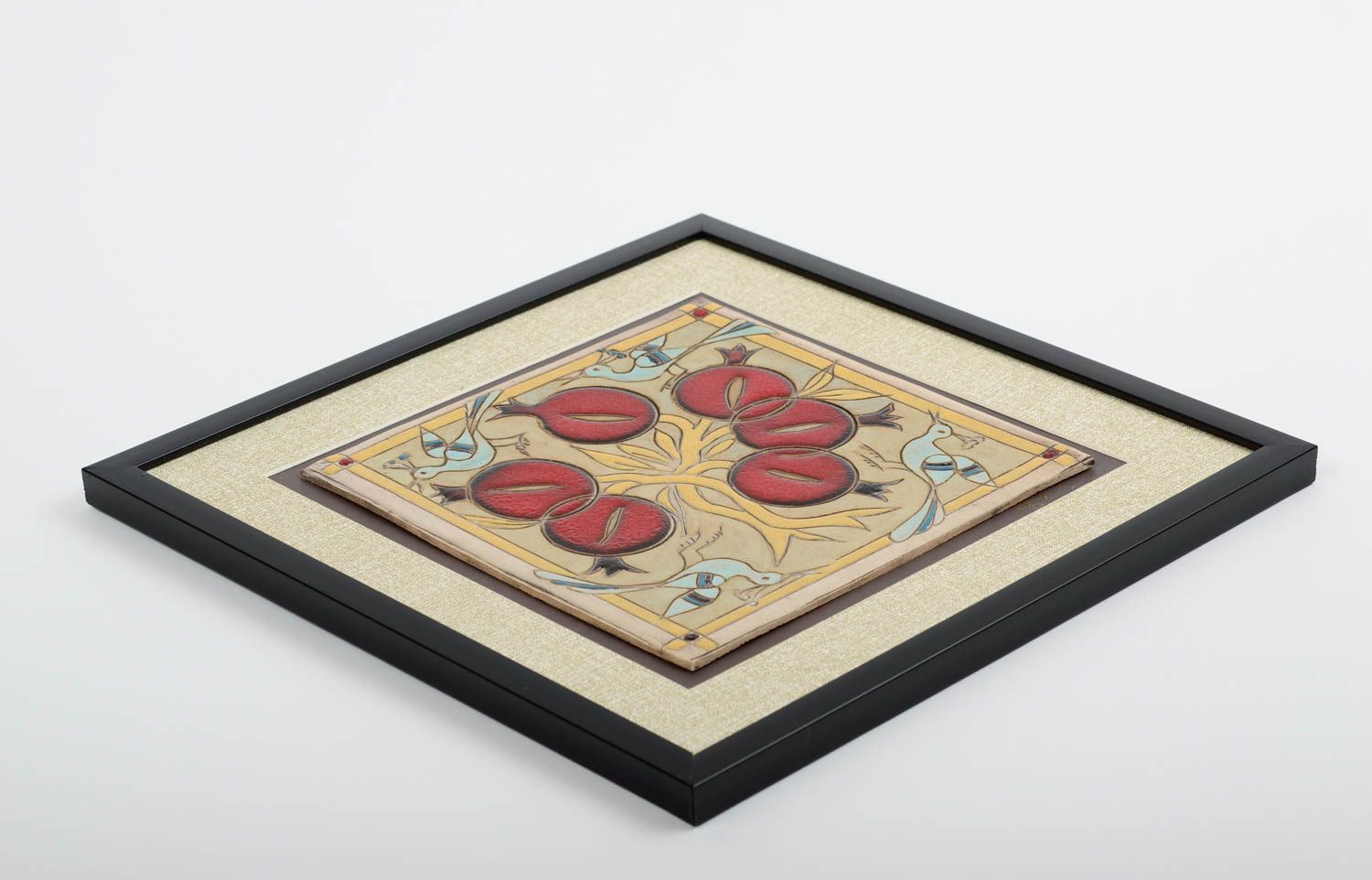 Керамическая плитка в рамке квадртатная красивая настенный декор ручной работы фото 5