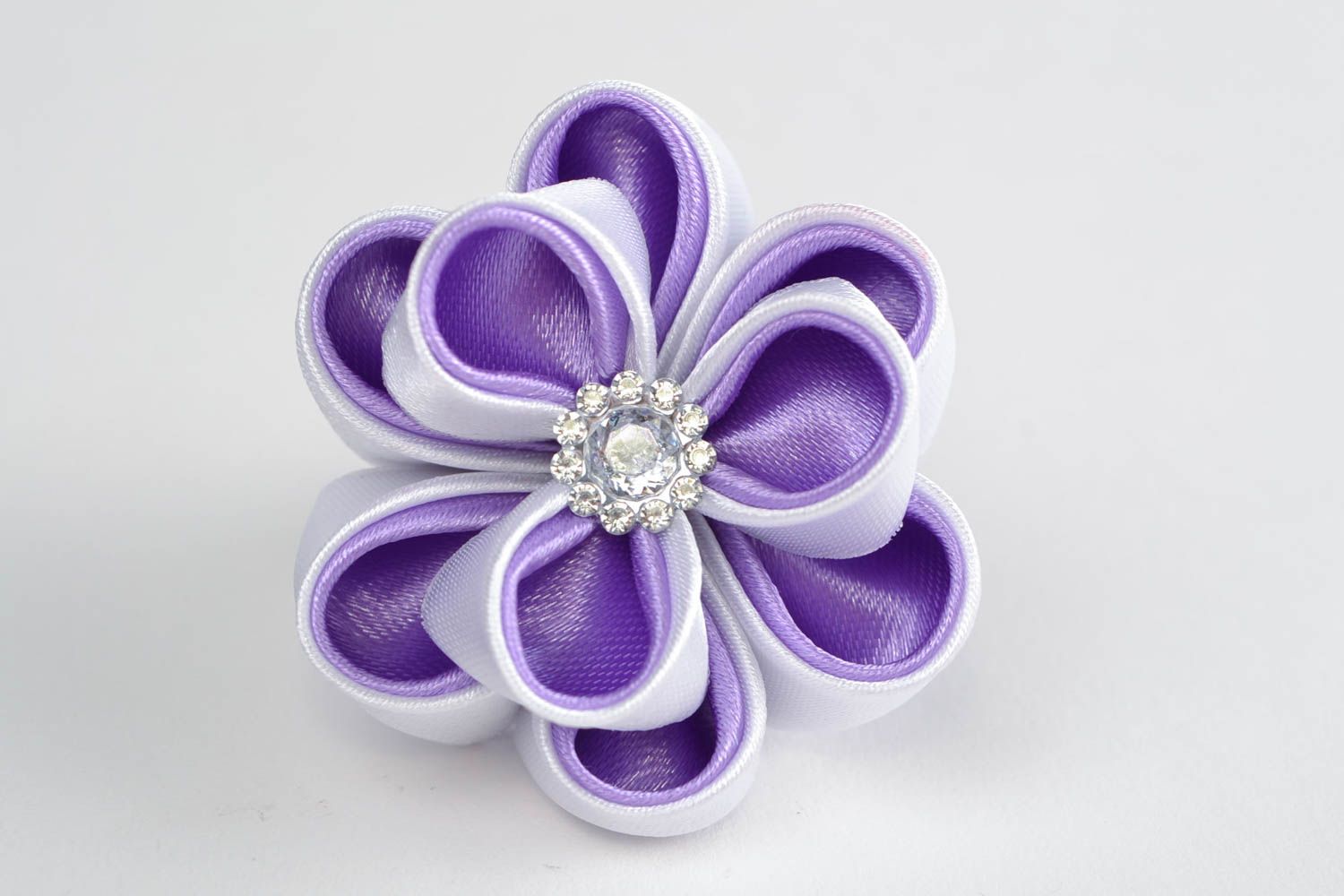 Small beautiful handmade kanzashi ribbon flower hair tie white and lilac photo 3