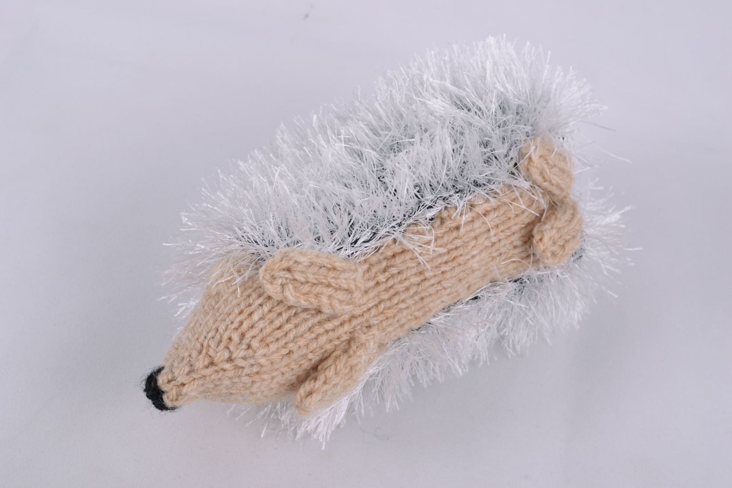 Petit jouet mou tricoté de fils coton laine acryliques Hérisson blanc fait main photo 5